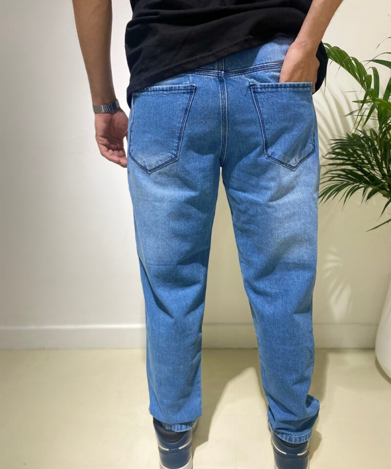 PANTALON MOM BASIC CON ROTURA - Image 2