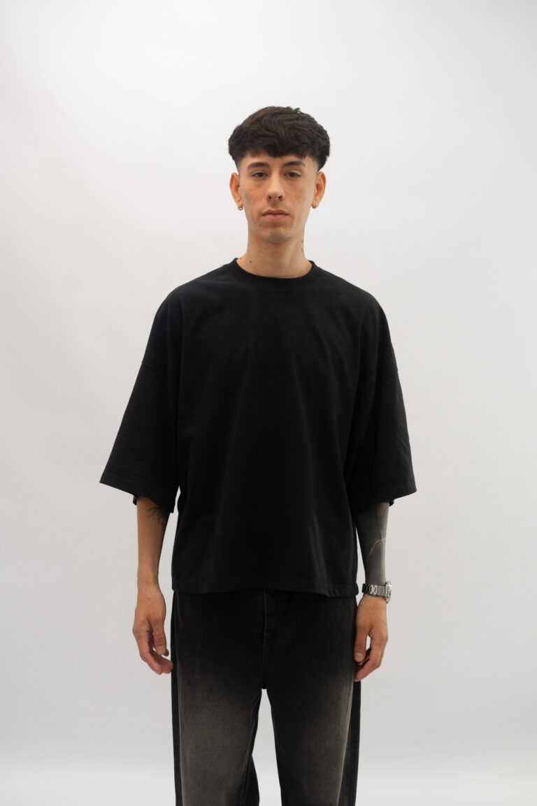 REMERA BOXY LISA NEGRA