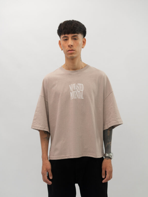 REMERA BOXY WASTED TAUPE