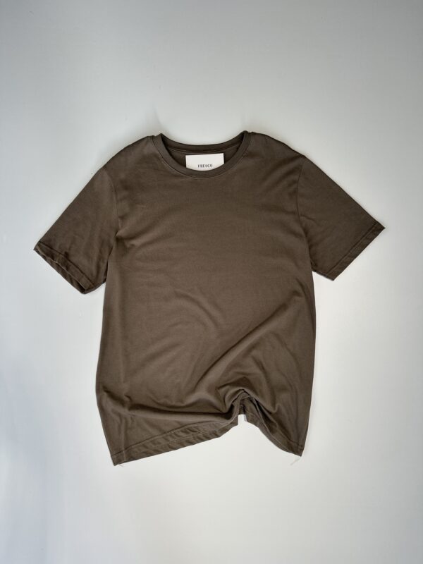 BASIC BROWN TEE