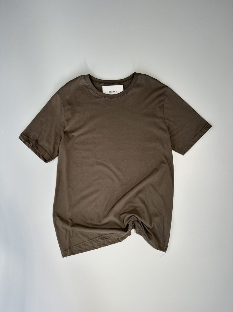 BASIC BROWN TEE