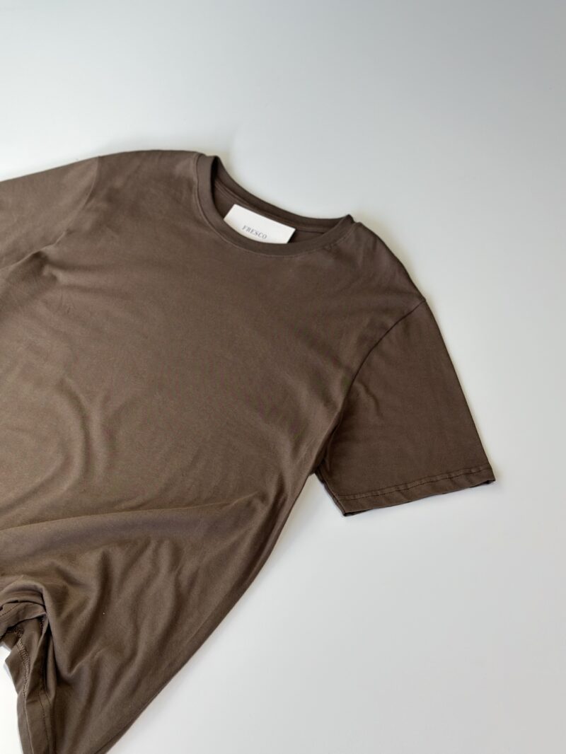 BASIC BROWN TEE - Image 4