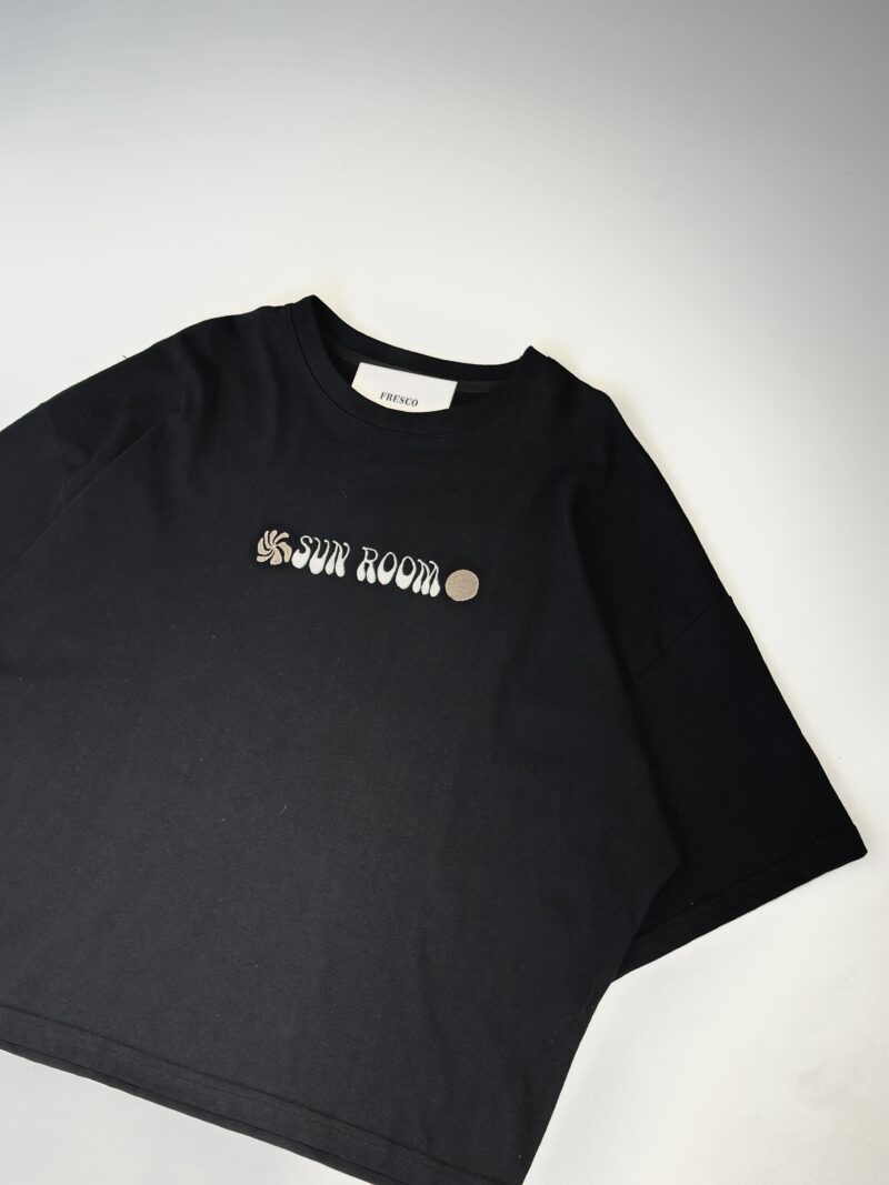 REMERA BOXY SUN ROOM NEGRA - Image 3