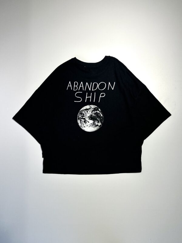 REMERA BOXY ABANDON SHIP