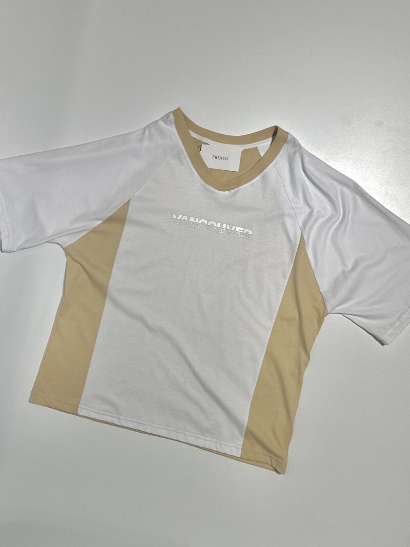 REMERA OVERSIZE VANCOUVER BLANCA Y BEIGE - Image 2